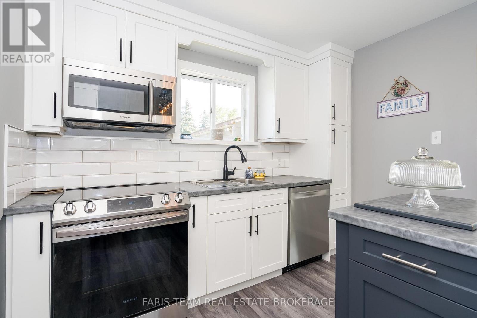 57 Port Severn Road N, Georgian Bay (Baxter), Ontario  L0K 1S0 - Photo 7 - X12485197