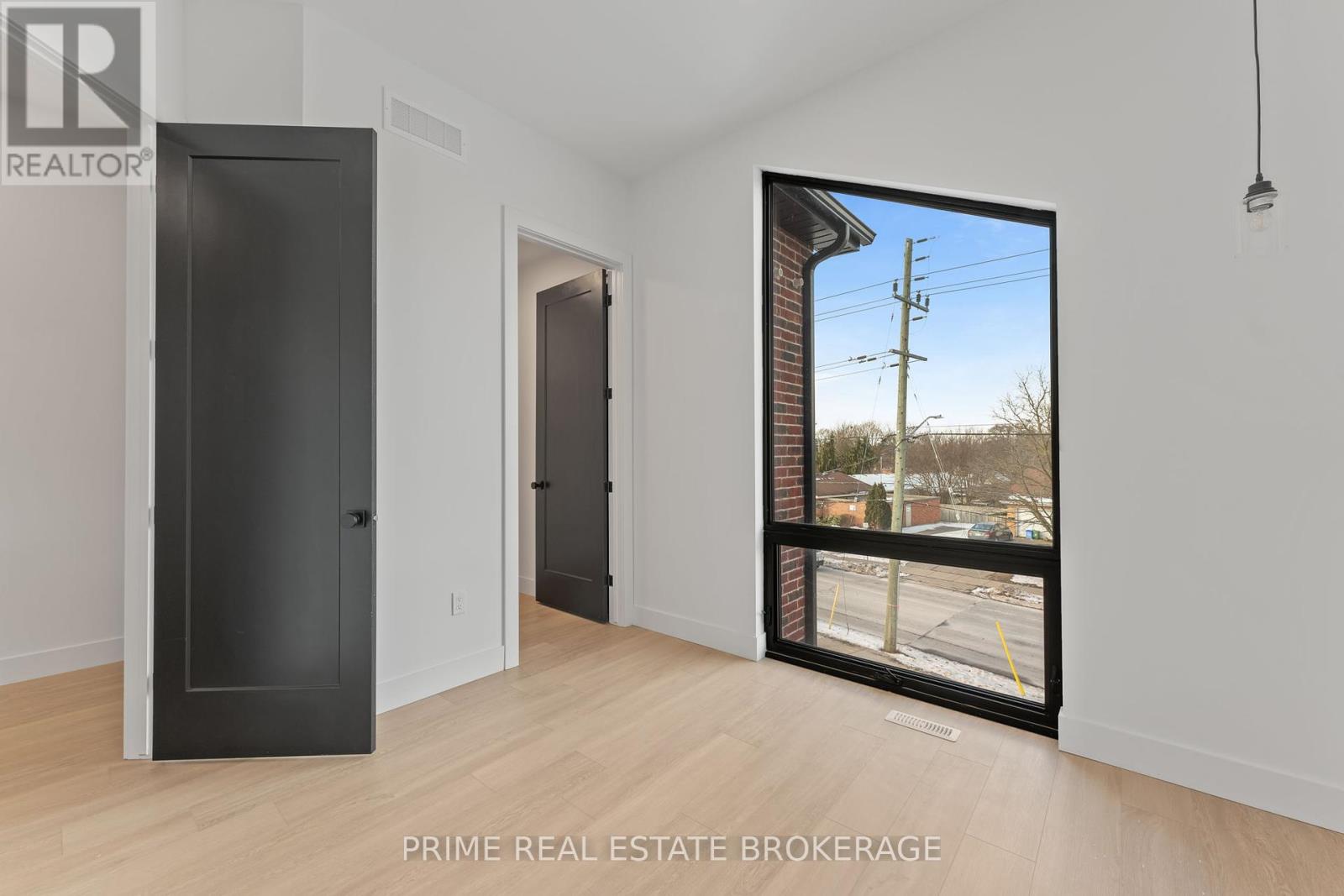 417 Baseline Road E, London South, Ontario  N6C 2P5 - Photo 21 - X12458383