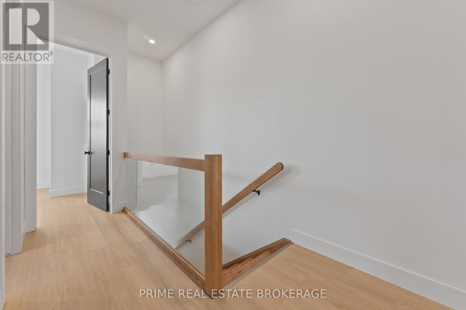 417 Baseline Road E, London South, Ontario  N6C 2P5 - Photo 14 - X12458383