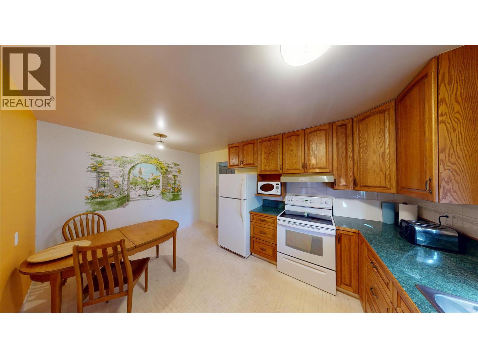 764 Fording Drive, Elkford, British Columbia  V0B 1H0 - Photo 4 - 10366783