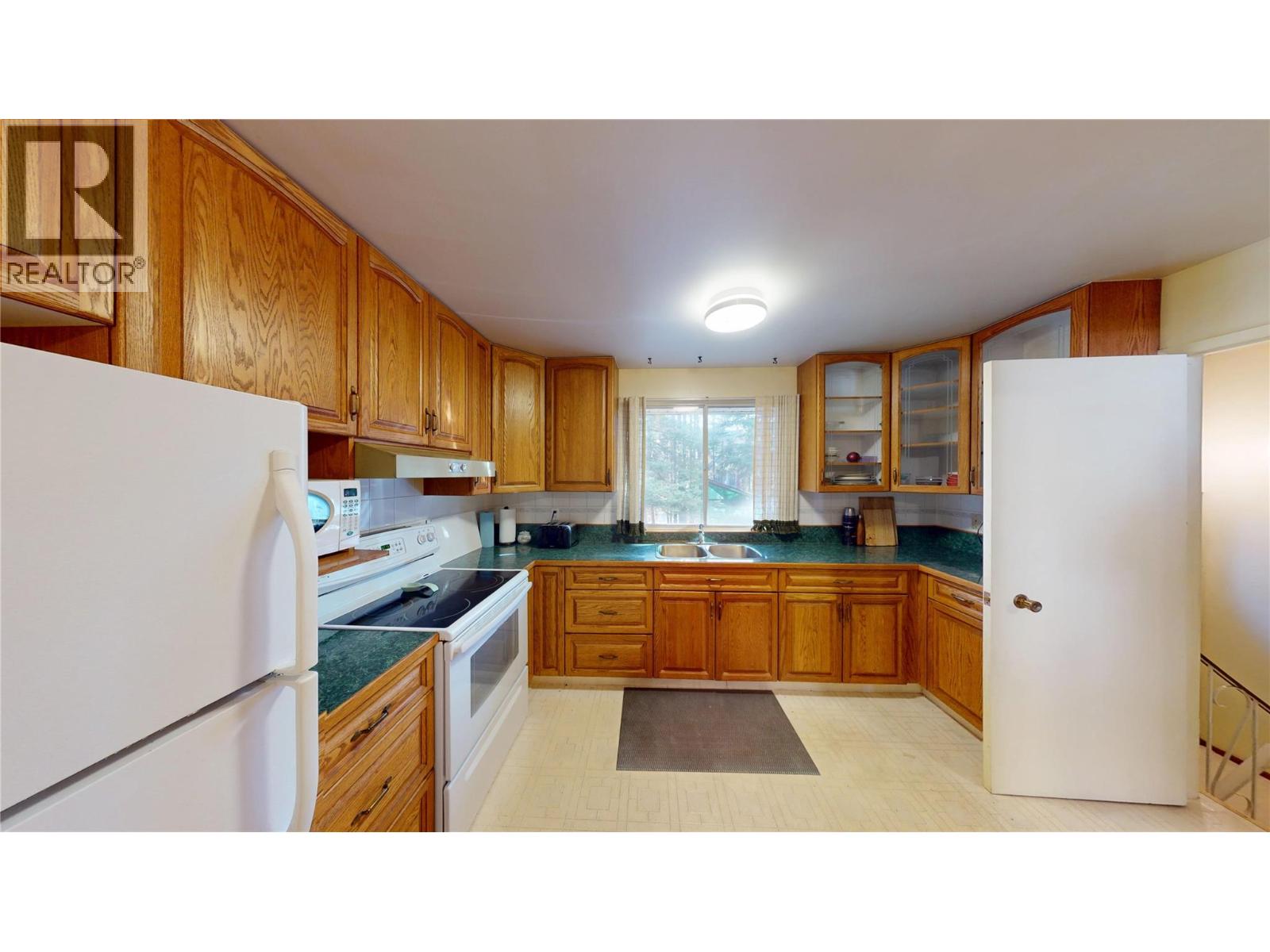 764 Fording Drive, Elkford, British Columbia  V0B 1H0 - Photo 5 - 10366783