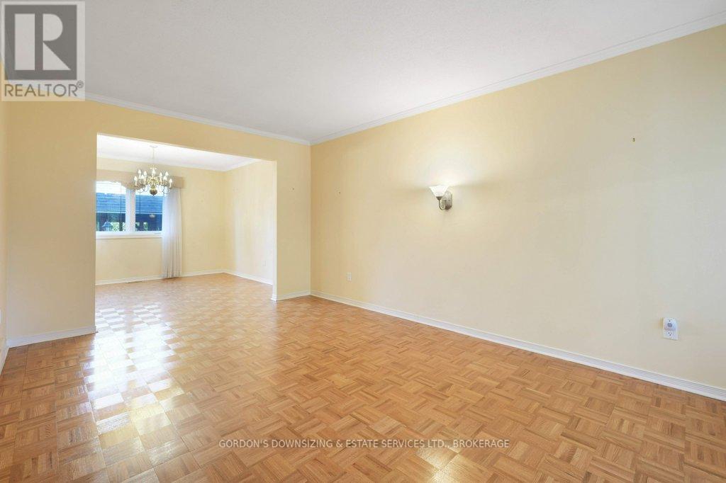 30 Chickasaw Crescent, Ottawa, Ontario  K2M 1M5 - Photo 10 - X12485489