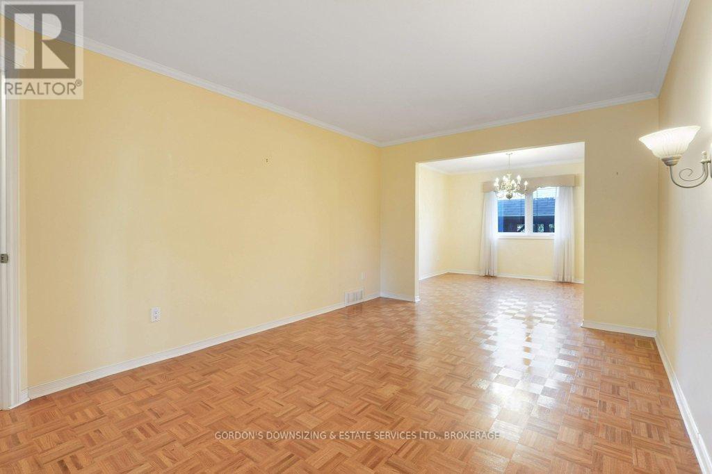 30 Chickasaw Crescent, Ottawa, Ontario  K2M 1M5 - Photo 11 - X12485489