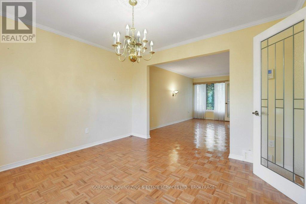 30 Chickasaw Crescent, Ottawa, Ontario  K2M 1M5 - Photo 14 - X12485489