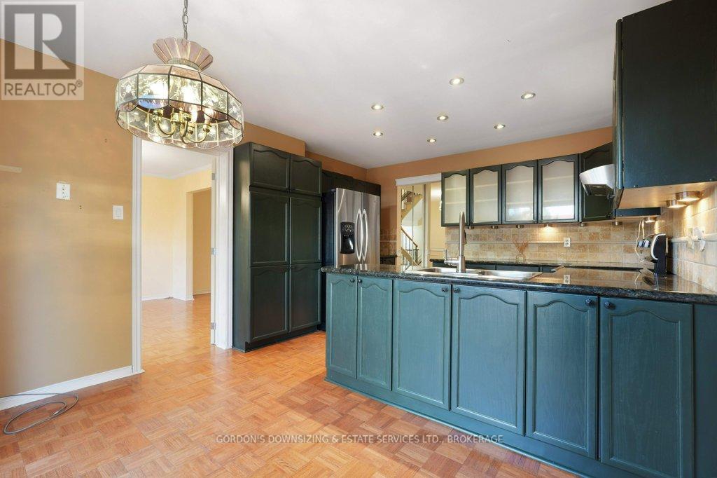 30 Chickasaw Crescent, Ottawa, Ontario  K2M 1M5 - Photo 15 - X12485489