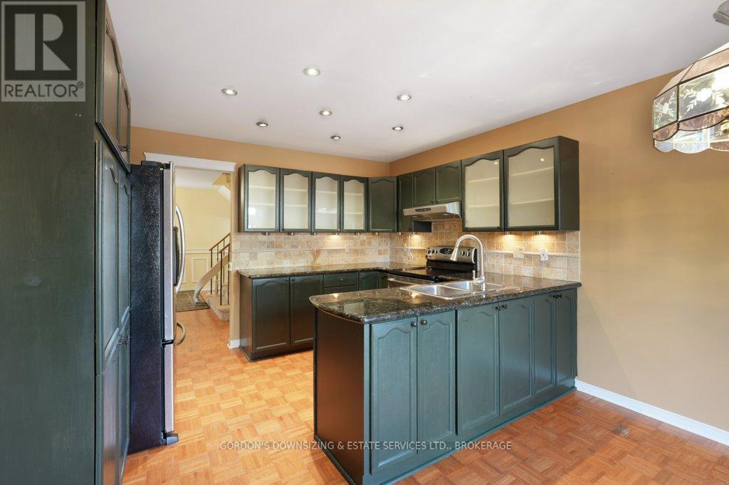 30 Chickasaw Crescent, Ottawa, Ontario  K2M 1M5 - Photo 16 - X12485489