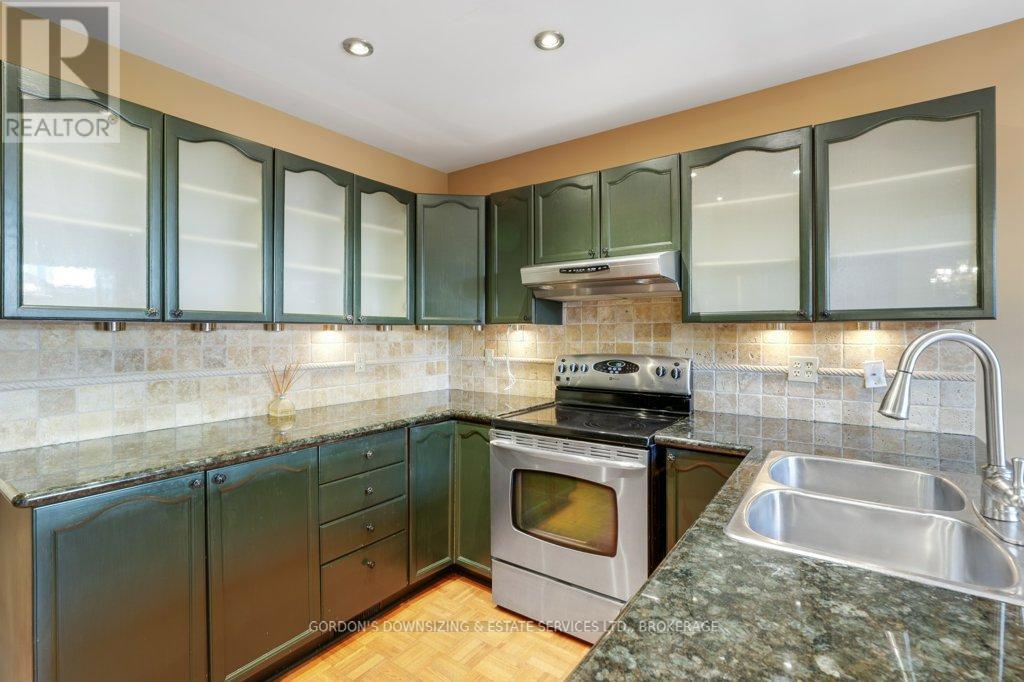 30 Chickasaw Crescent, Ottawa, Ontario  K2M 1M5 - Photo 17 - X12485489