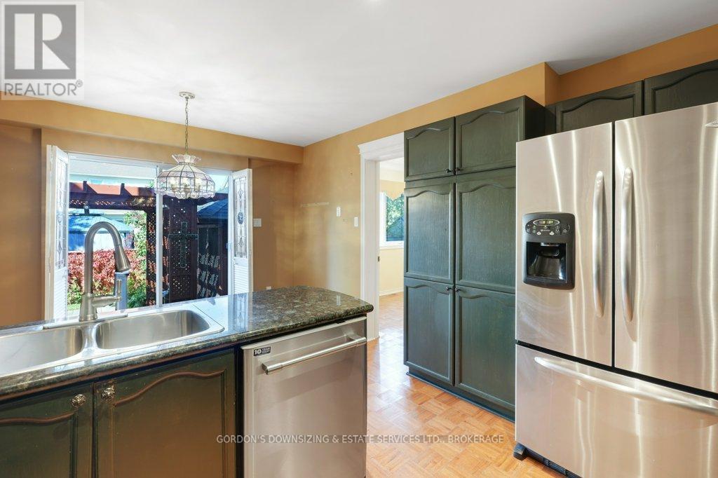 30 Chickasaw Crescent, Ottawa, Ontario  K2M 1M5 - Photo 19 - X12485489