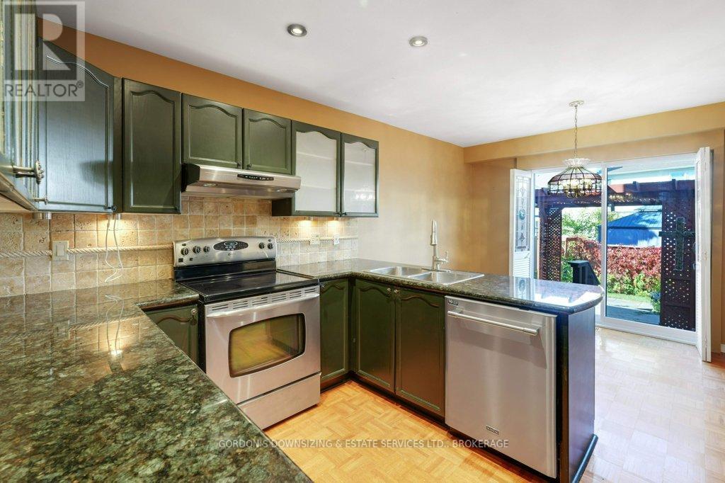 30 Chickasaw Crescent, Ottawa, Ontario  K2M 1M5 - Photo 20 - X12485489