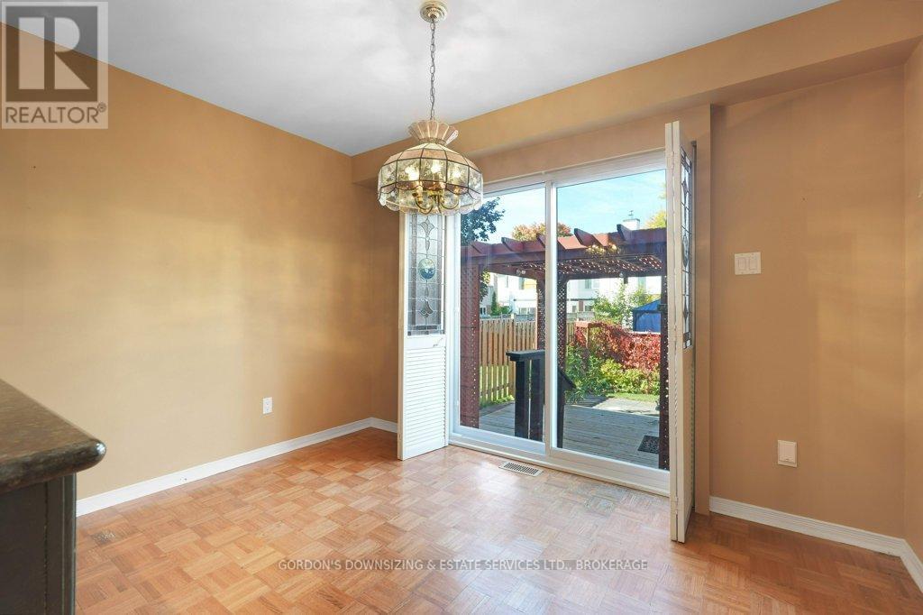 30 Chickasaw Crescent, Ottawa, Ontario  K2M 1M5 - Photo 22 - X12485489