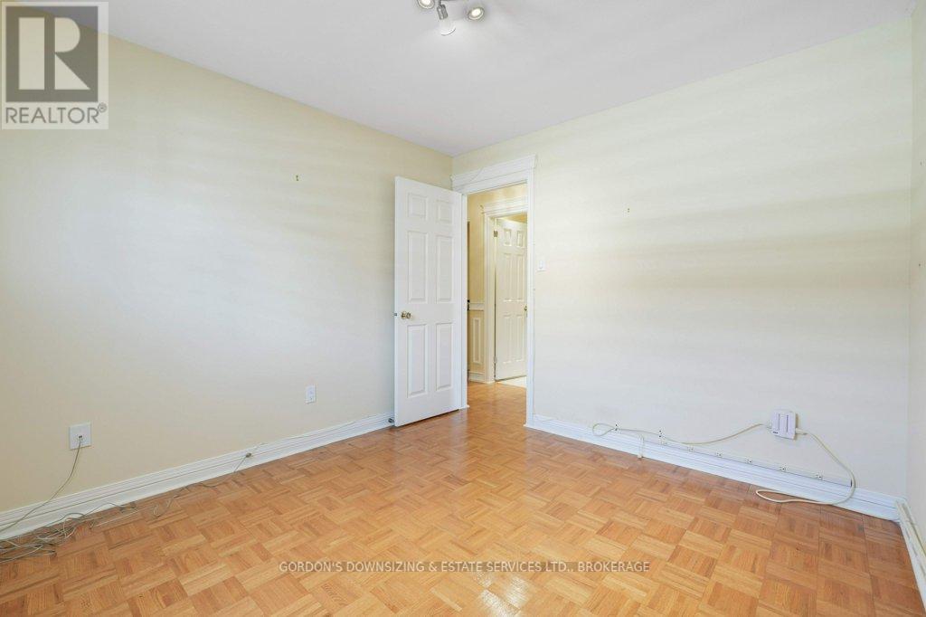 30 Chickasaw Crescent, Ottawa, Ontario  K2M 1M5 - Photo 32 - X12485489