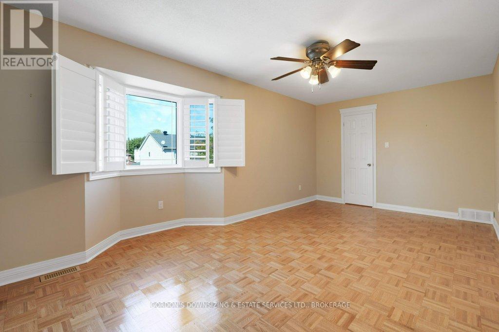 30 Chickasaw Crescent, Ottawa, Ontario  K2M 1M5 - Photo 34 - X12485489