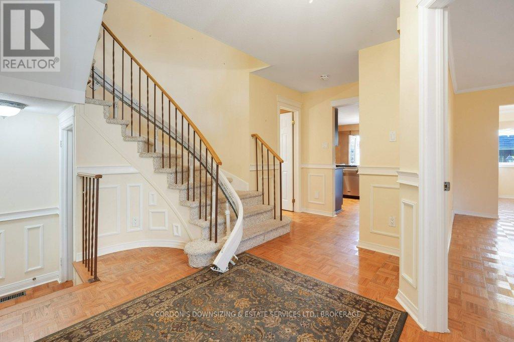 30 Chickasaw Crescent, Ottawa, Ontario  K2M 1M5 - Photo 6 - X12485489