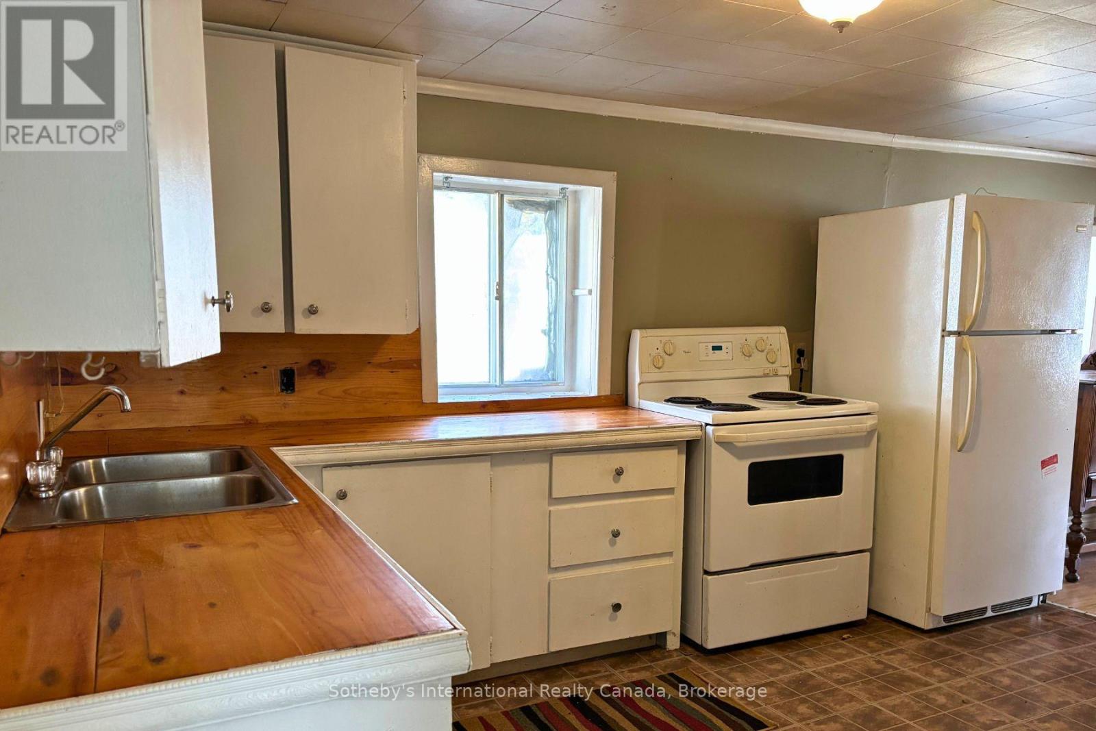 240 Britannia Road, Huntsville, Ontario  P1H 2J3 - Photo 13 - X12485425