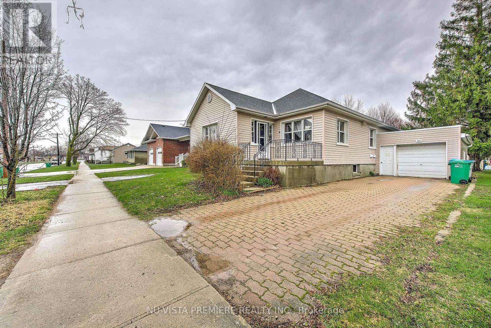 161 South Street S, Goderich, Ontario  N7A 3L9 - Photo 2 - X12485478