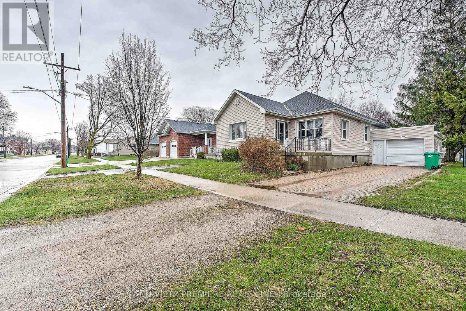 161 South Street S, Goderich, Ontario  N7A 3L9 - Photo 3 - X12485478