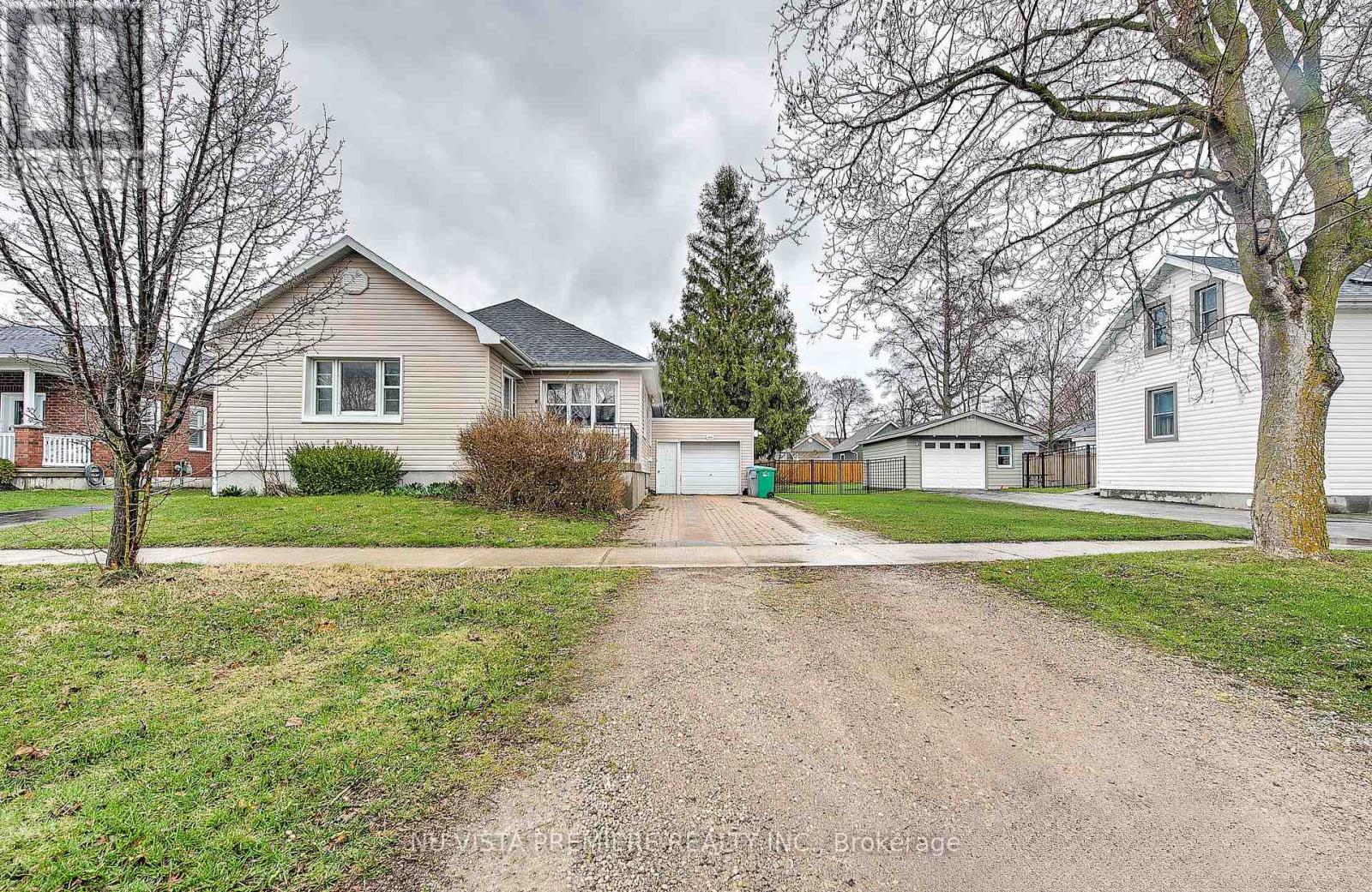 161 South Street S, Goderich, Ontario  N7A 3L9 - Photo 4 - X12485478