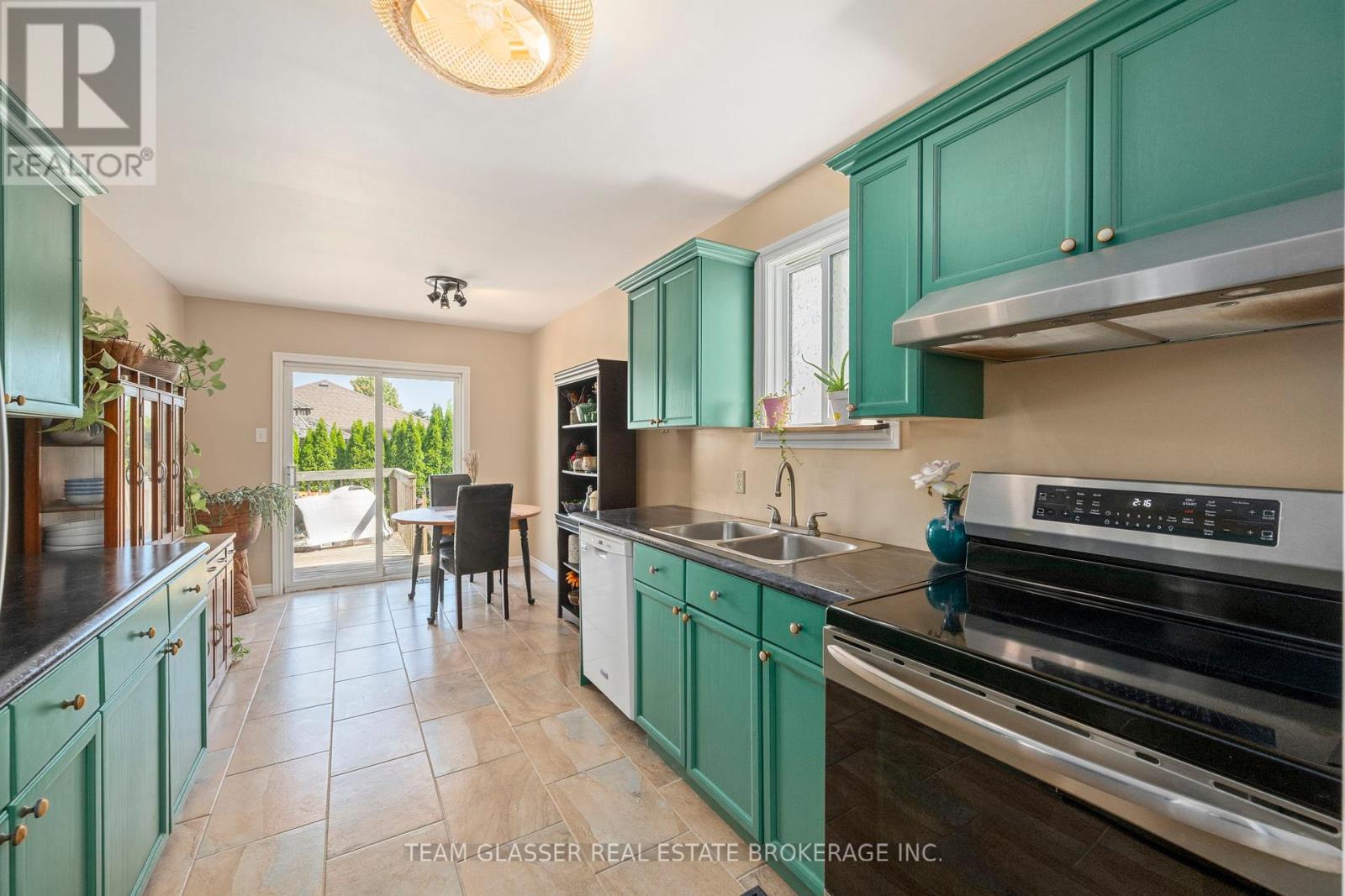 76 Juno Drive, St. Thomas, Ontario  N5R 6E9 - Photo 2 - X12485480