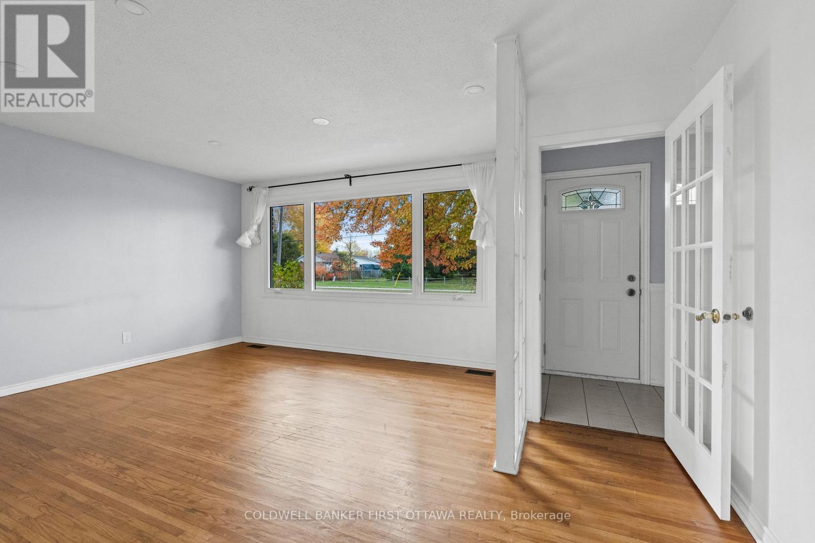 173 Knoxdale Road, Ottawa, Ontario  K2G 1B1 - Photo 4 - X12485417