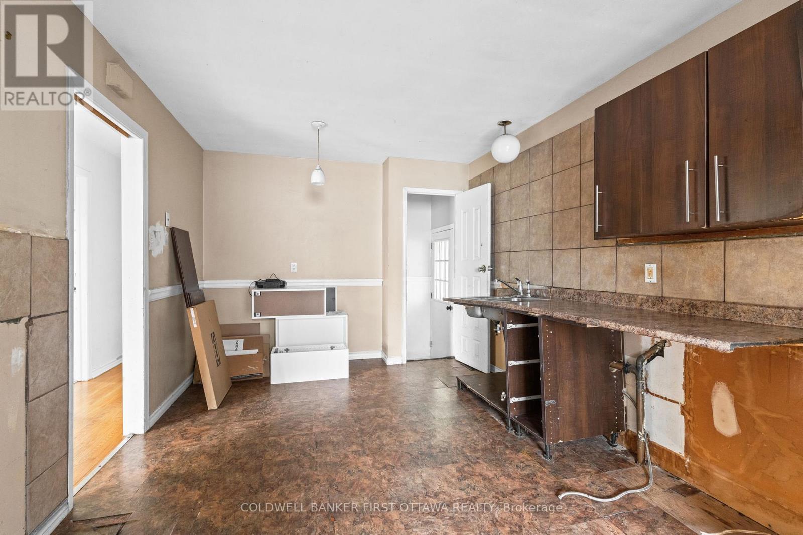 173 Knoxdale Road, Ottawa, Ontario  K2G 1B1 - Photo 8 - X12485417