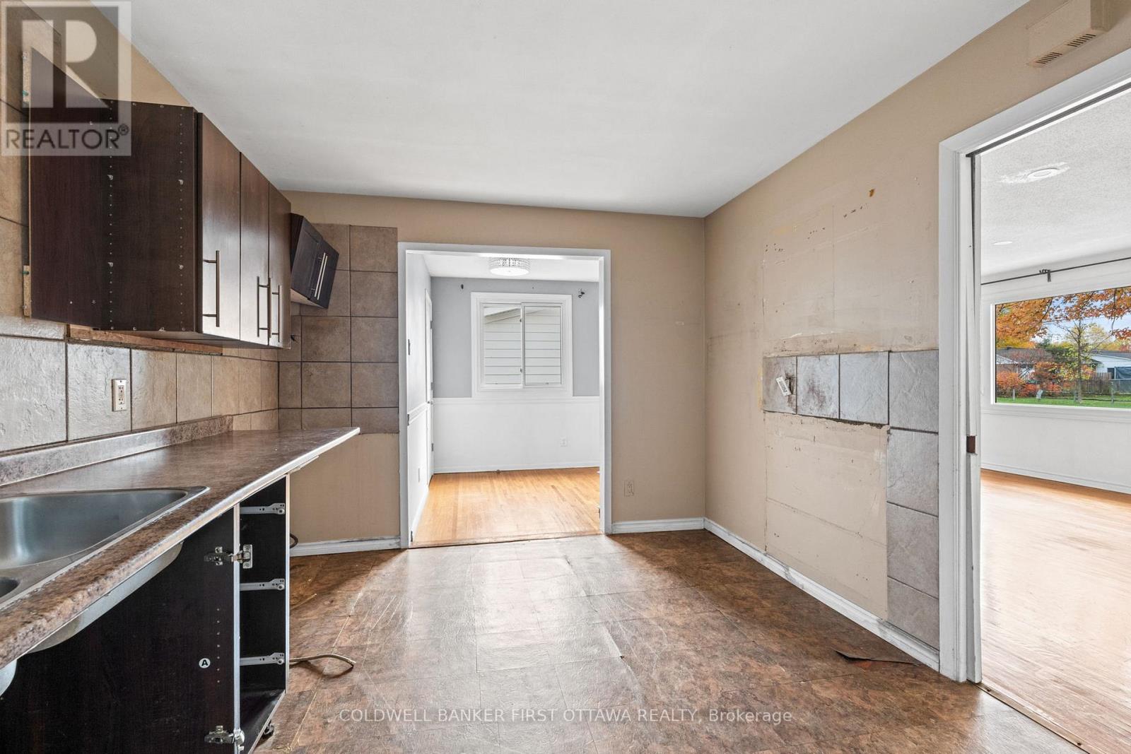 173 Knoxdale Road, Ottawa, Ontario  K2G 1B1 - Photo 9 - X12485417