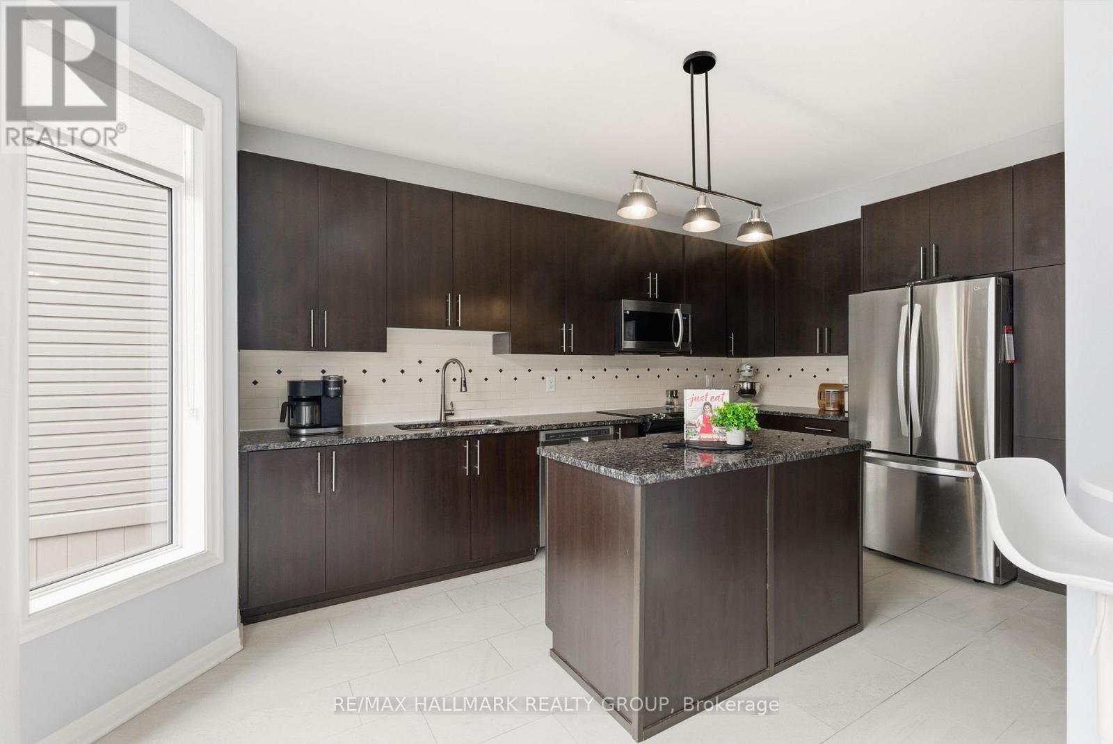 677 Sunburst Street, Ottawa, Ontario  K1T 0L2 - Photo 14 - X12485485