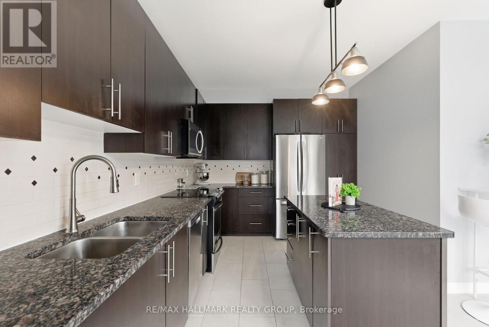 677 Sunburst Street, Ottawa, Ontario  K1T 0L2 - Photo 16 - X12485485