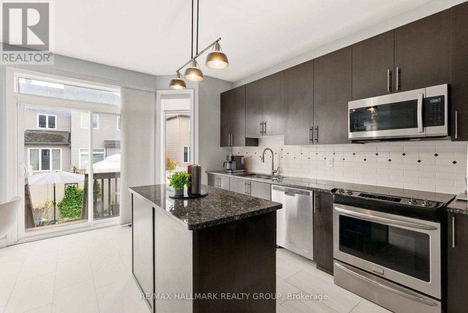 677 Sunburst Street, Ottawa, Ontario  K1T 0L2 - Photo 17 - X12485485