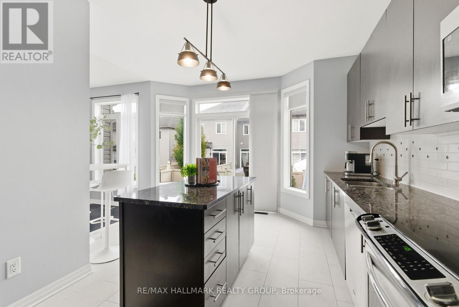 677 Sunburst Street, Ottawa, Ontario  K1T 0L2 - Photo 18 - X12485485