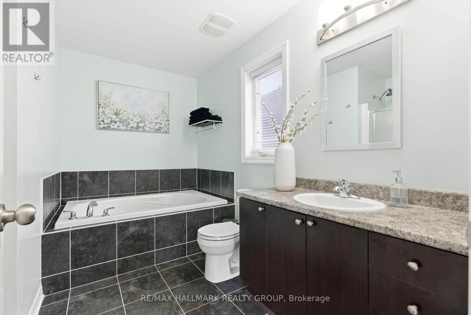 677 Sunburst Street, Ottawa, Ontario  K1T 0L2 - Photo 24 - X12485485