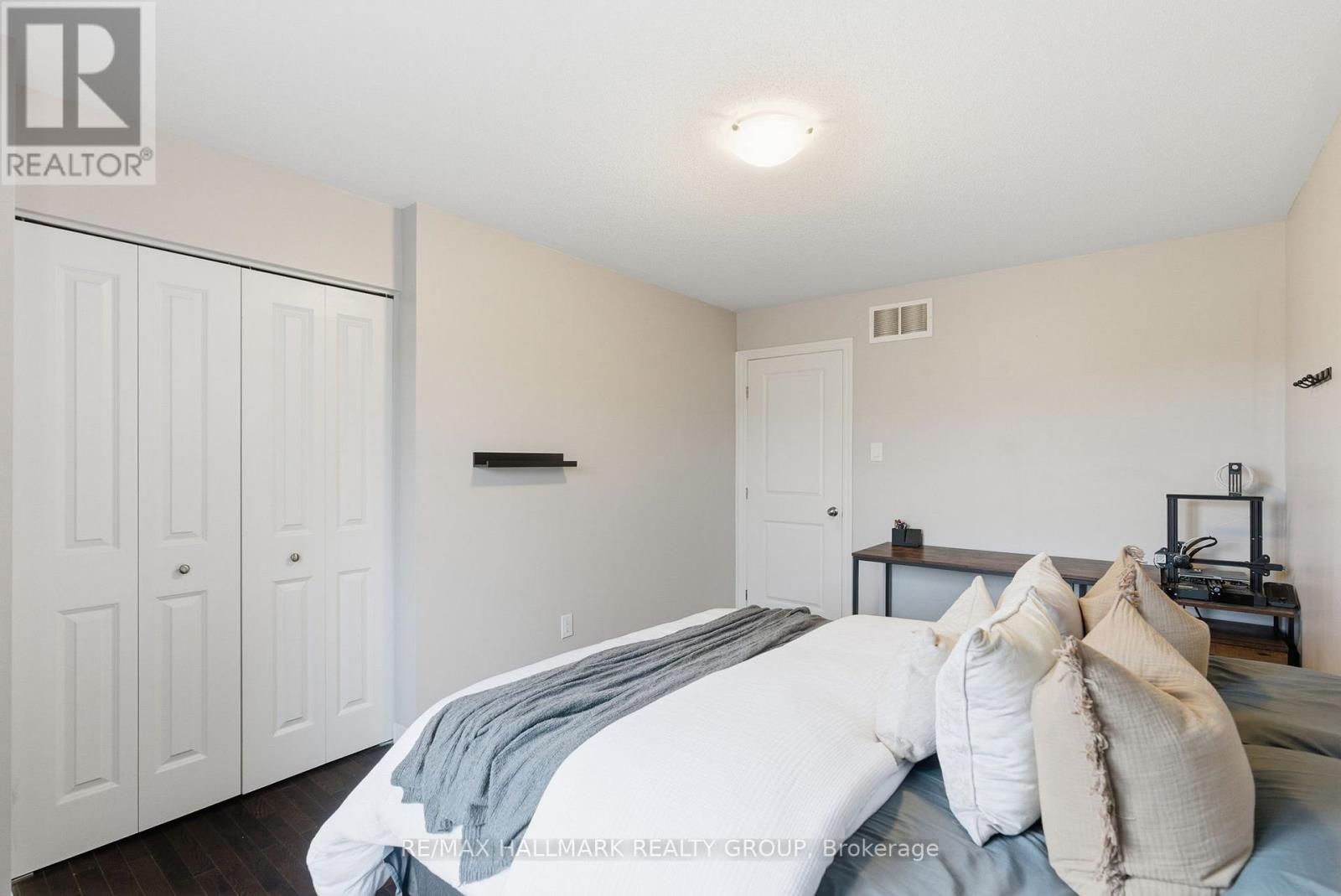 677 Sunburst Street, Ottawa, Ontario  K1T 0L2 - Photo 33 - X12485485