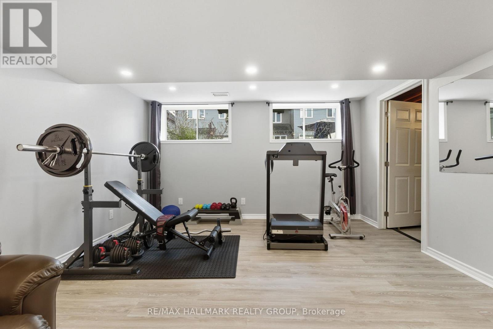 677 Sunburst Street, Ottawa, Ontario  K1T 0L2 - Photo 37 - X12485485