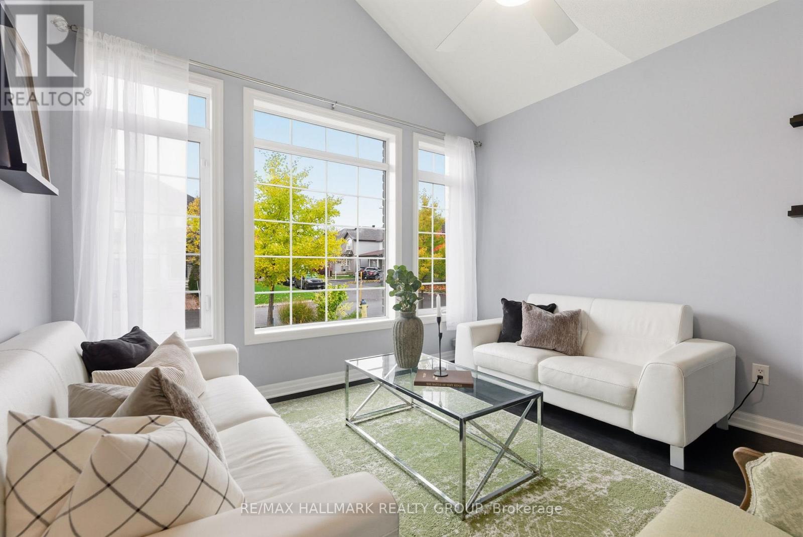 677 Sunburst Street, Ottawa, Ontario  K1T 0L2 - Photo 5 - X12485485