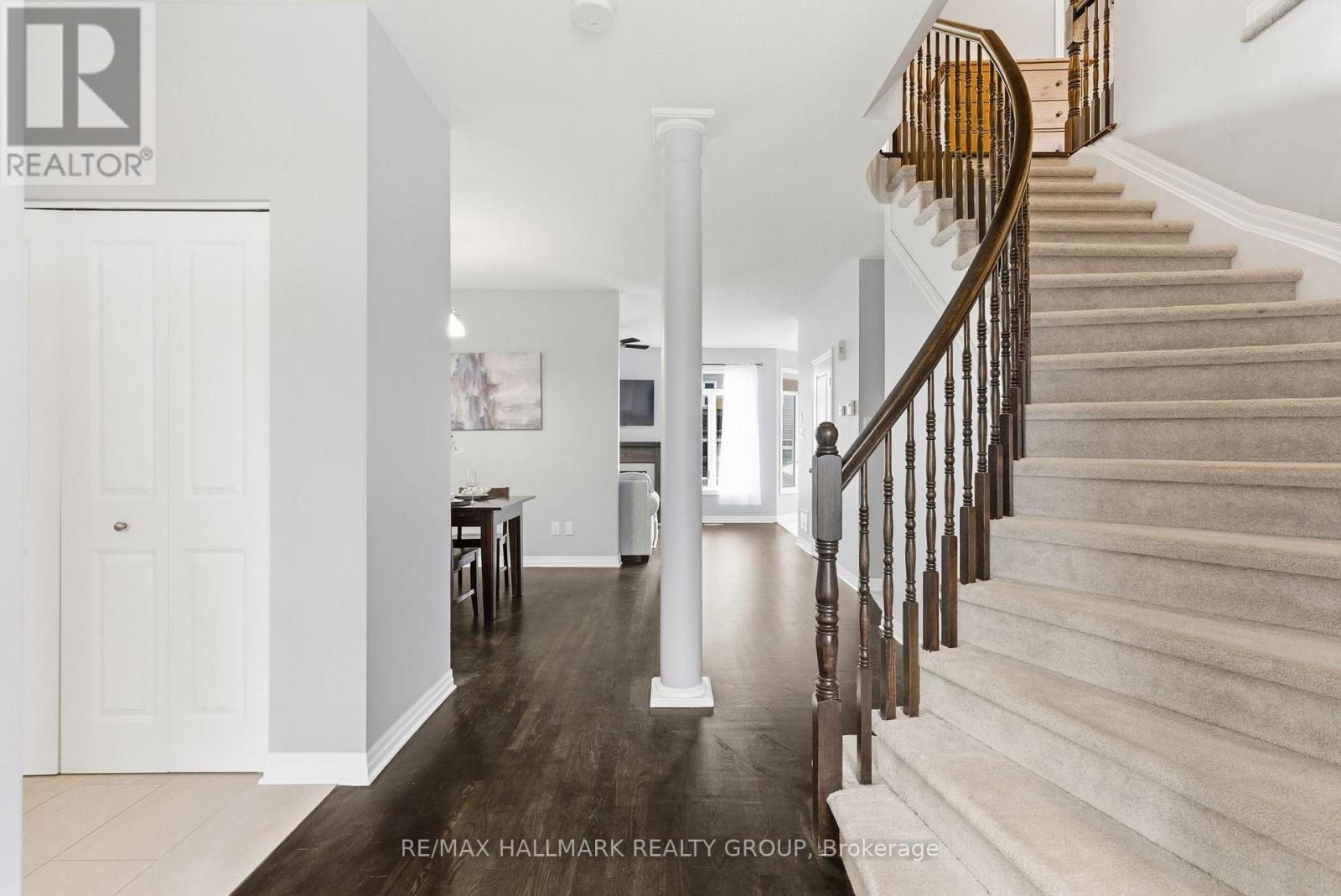 677 Sunburst Street, Ottawa, Ontario  K1T 0L2 - Photo 6 - X12485485