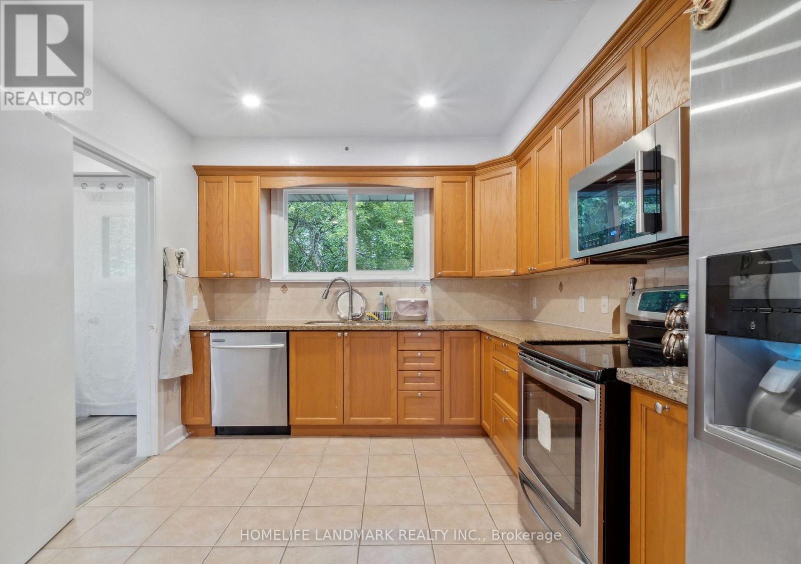 174 Pannahill Road, Toronto, Ontario  M3H 4N7 - Photo 3 - C12485317