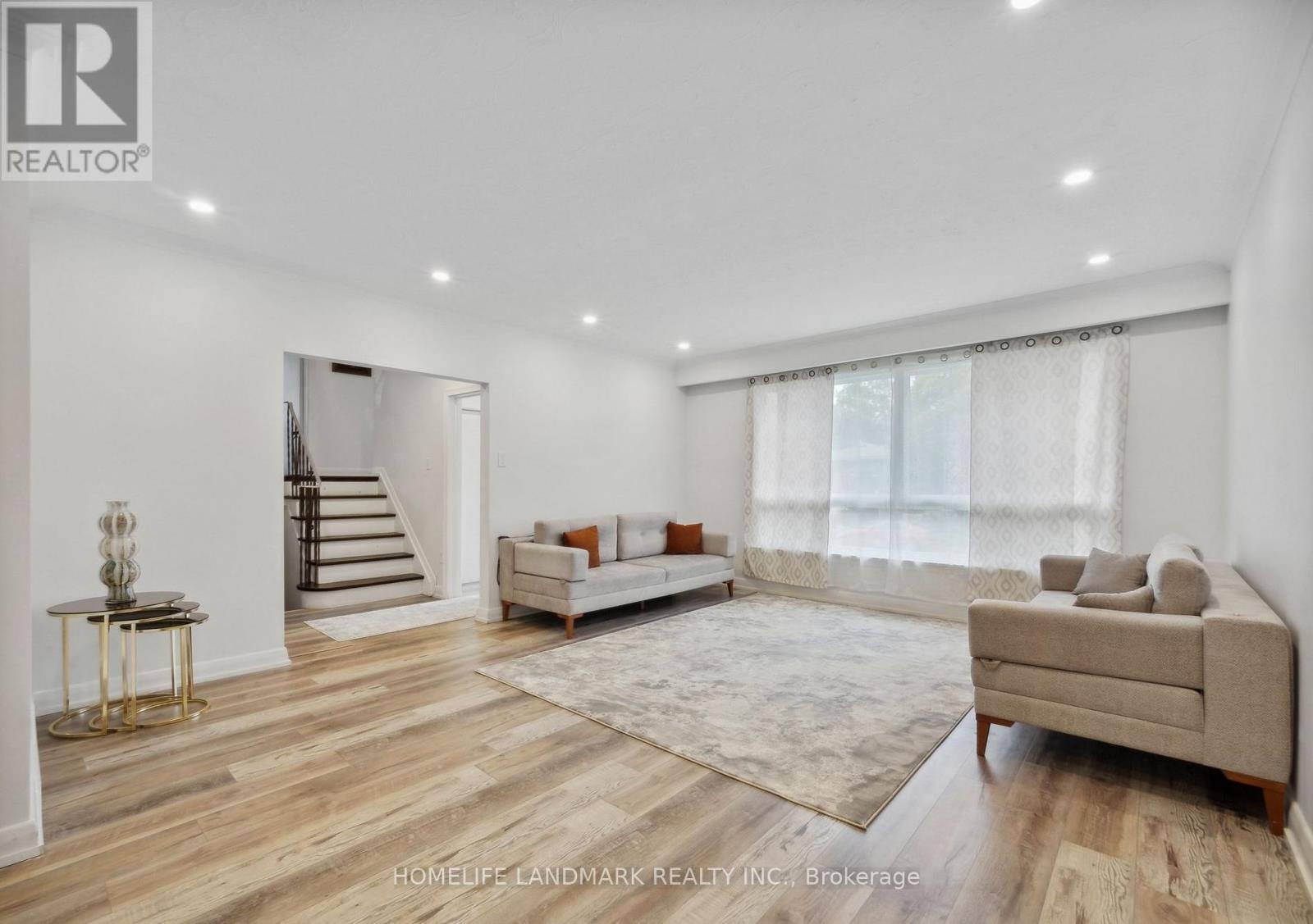 174 Pannahill Road, Toronto, Ontario  M3H 4N7 - Photo 5 - C12485317