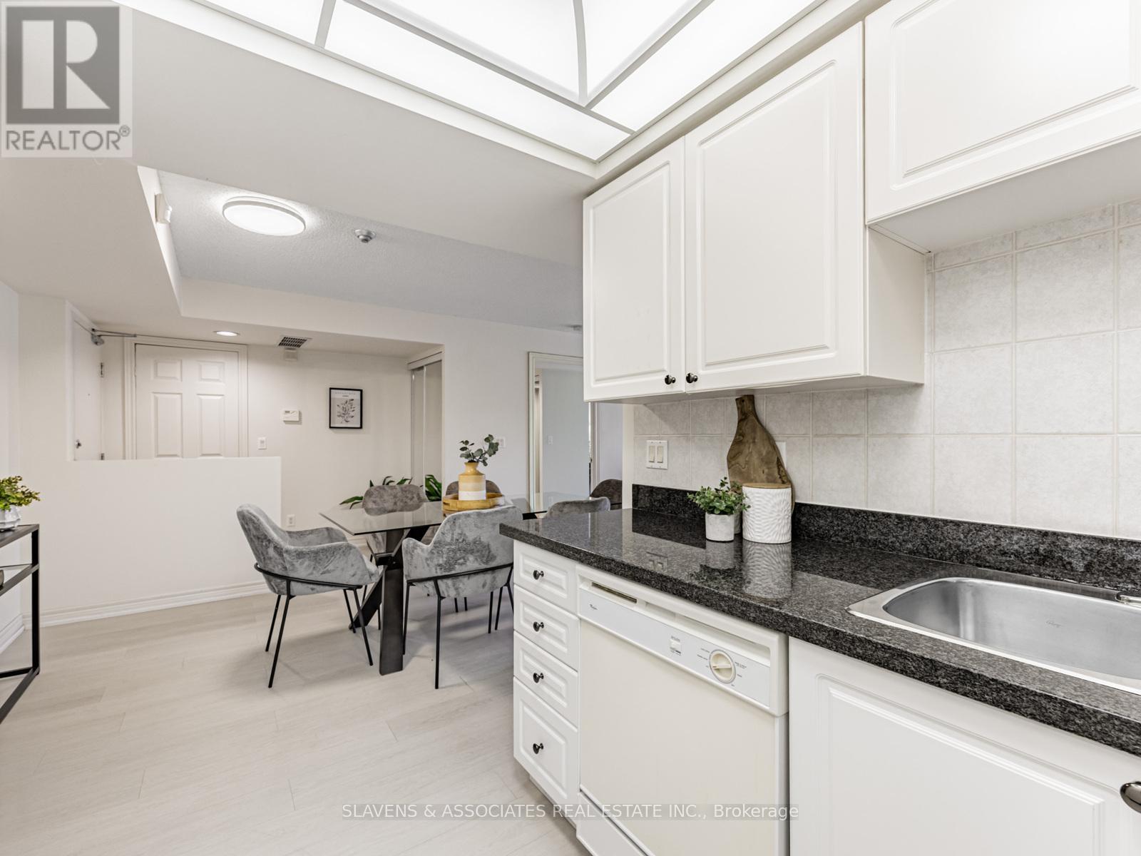 216 - 211 Randolph Road, Toronto, Ontario  M4G 4H1 - Photo 7 - C12485353