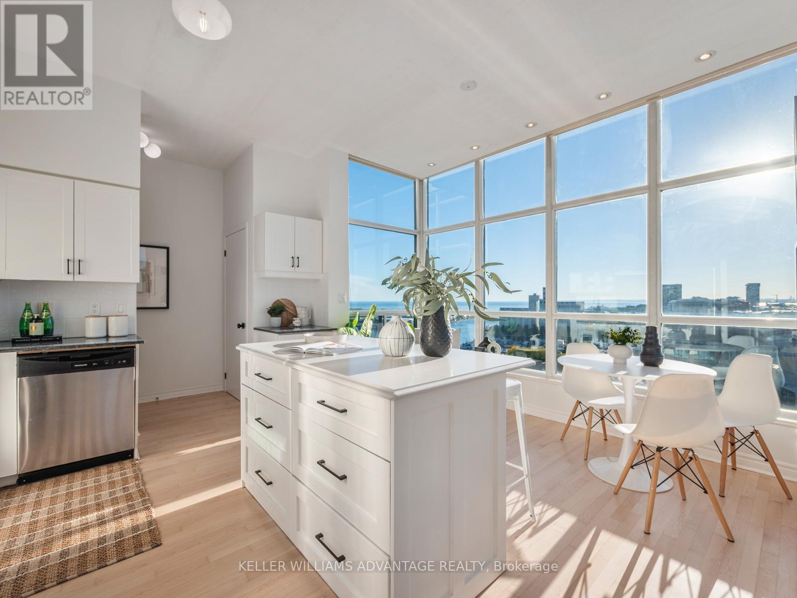 Uph3 - 410 Queens Quay W, Toronto (Waterfront Communities), Ontario  M5V 3T1 - Photo 8 - C12485359