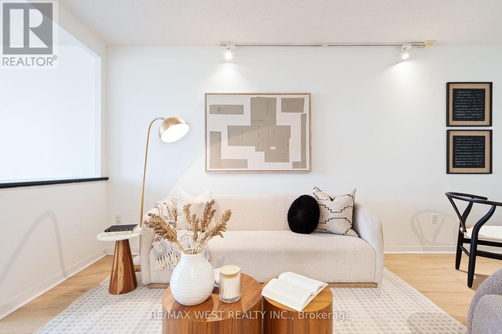 2002 - 1001 BAY STREET, toronto (bay street corridor), Ontario