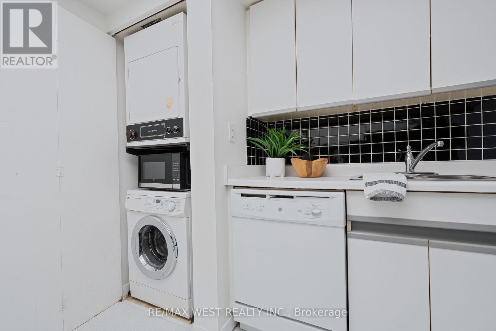 2002 - 1001 Bay Street, Toronto, Ontario  M5S 3A6 - Photo 10 - C12485372