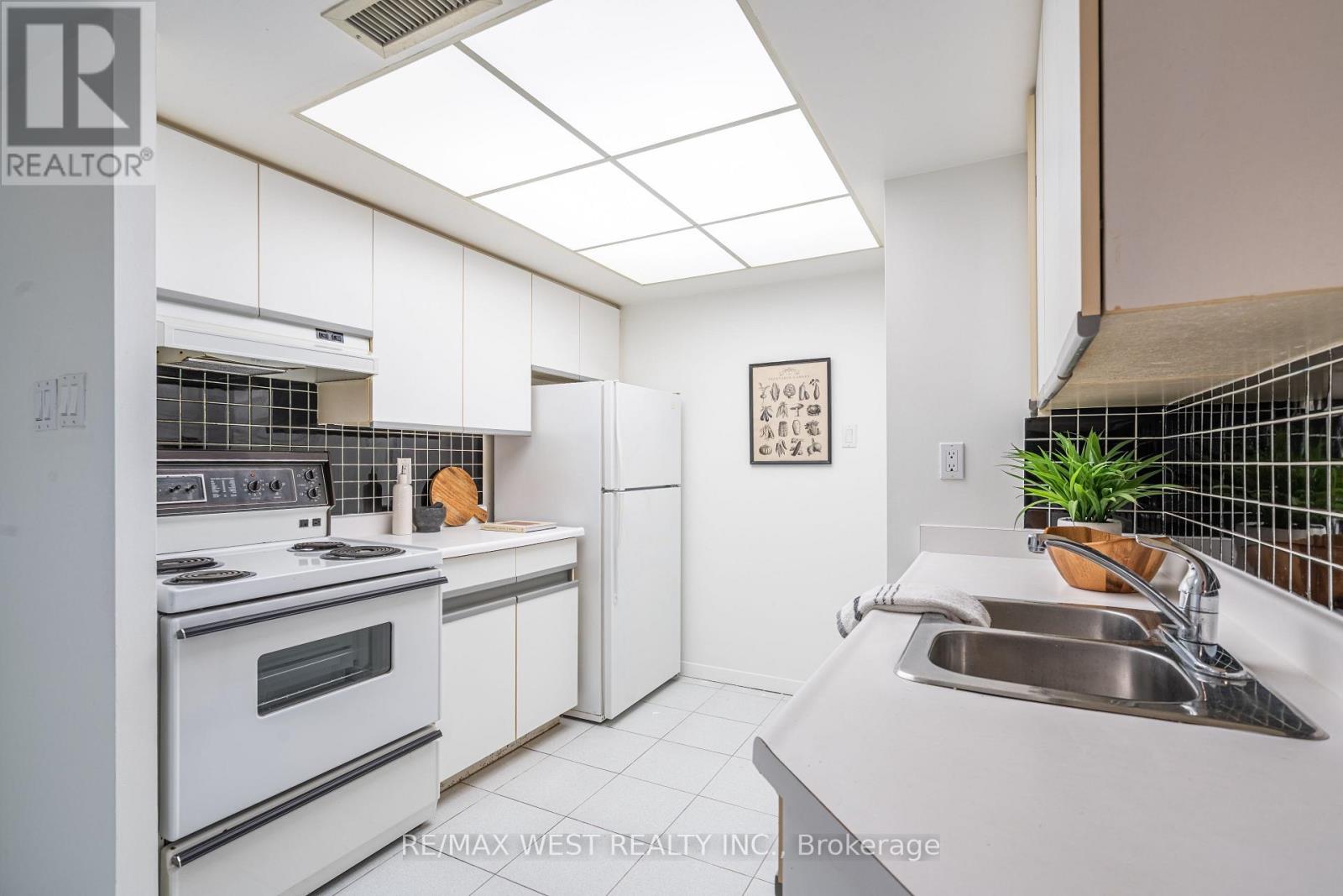 2002 - 1001 Bay Street, Toronto, Ontario  M5S 3A6 - Photo 11 - C12485372