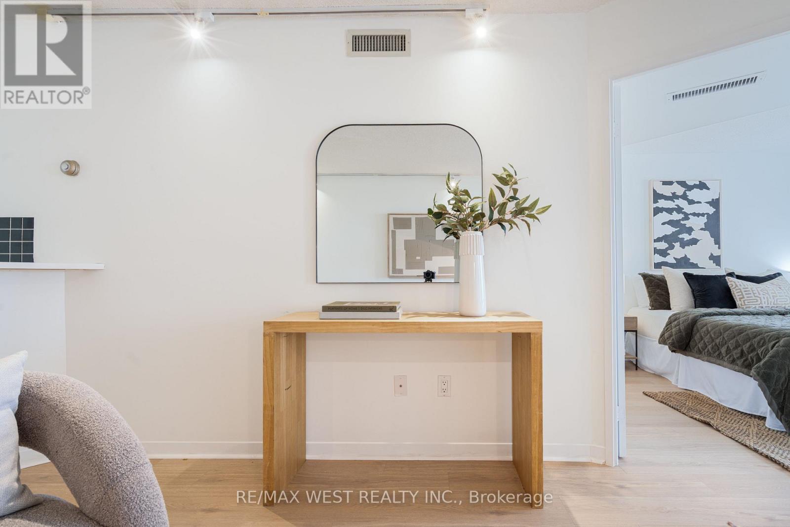 2002 - 1001 Bay Street, Toronto, Ontario  M5S 3A6 - Photo 12 - C12485372