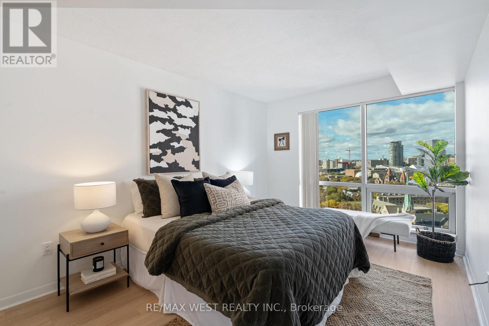 2002 - 1001 Bay Street, Toronto, Ontario  M5S 3A6 - Photo 13 - C12485372