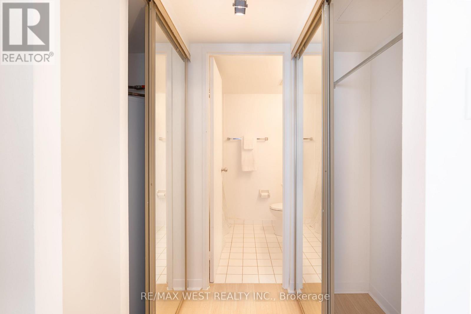 2002 - 1001 Bay Street, Toronto, Ontario  M5S 3A6 - Photo 16 - C12485372