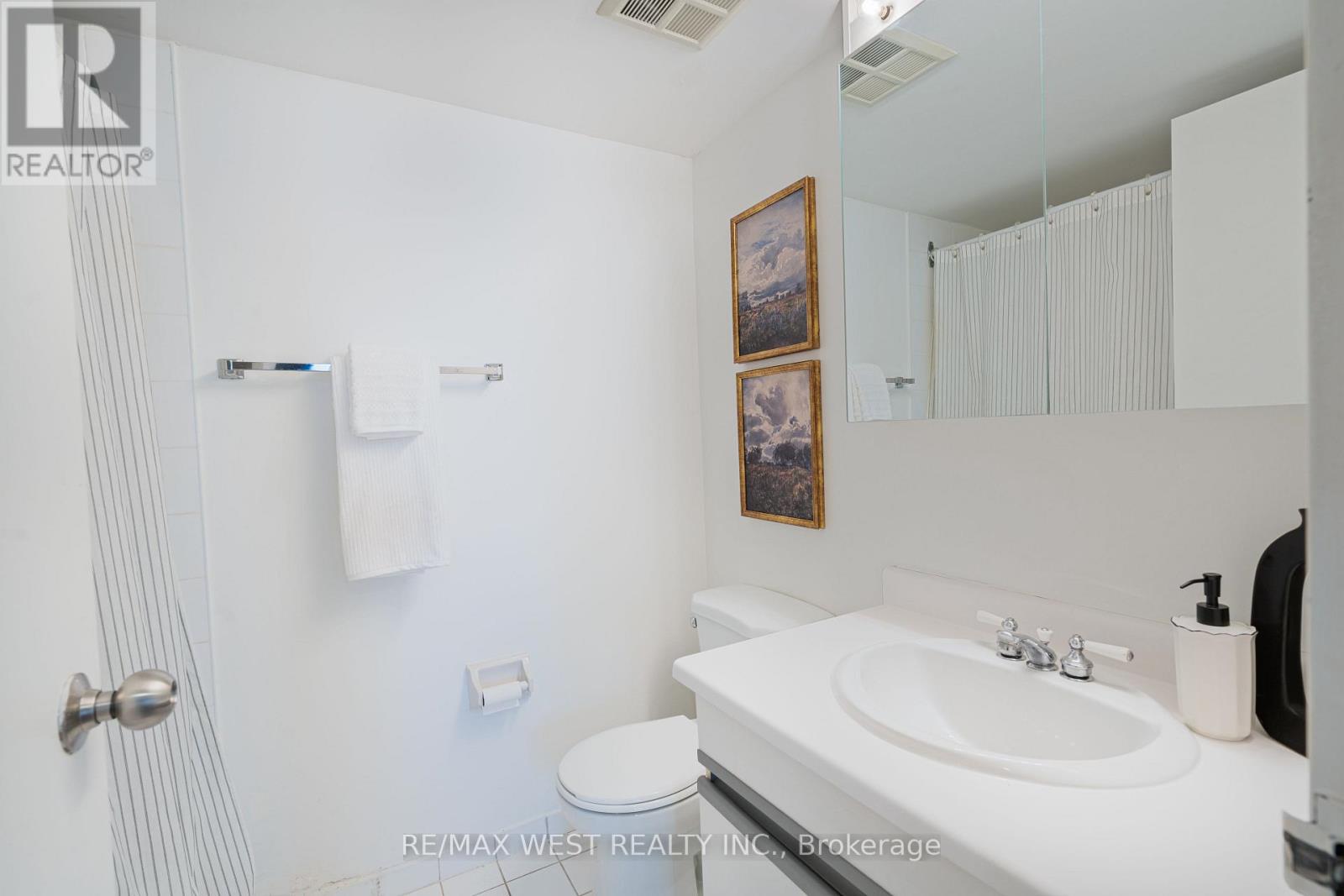 2002 - 1001 Bay Street, Toronto, Ontario  M5S 3A6 - Photo 17 - C12485372