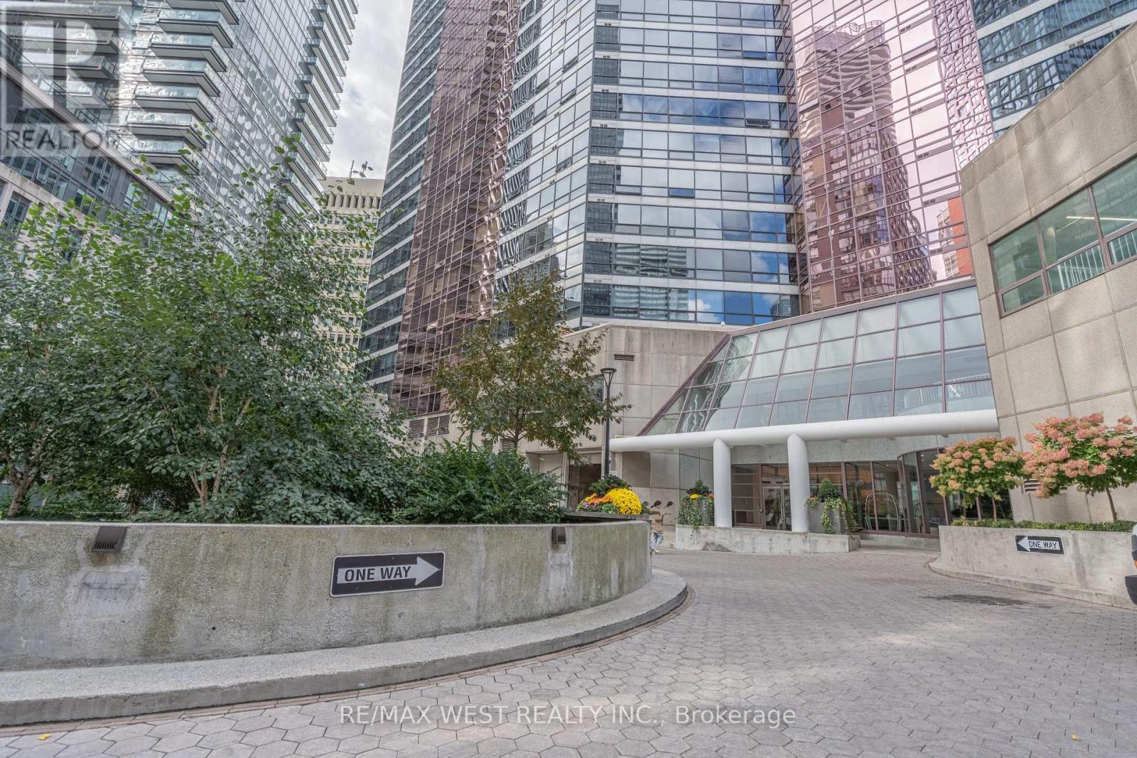 2002 - 1001 Bay Street, Toronto, Ontario  M5S 3A6 - Photo 38 - C12485372