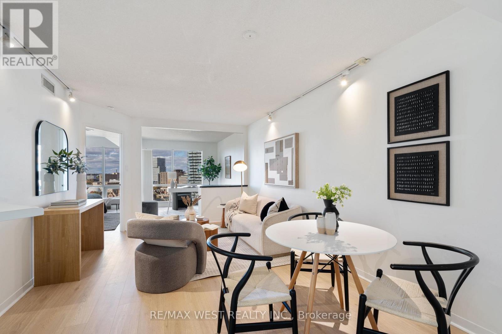 2002 - 1001 Bay Street, Toronto, Ontario  M5S 3A6 - Photo 6 - C12485372