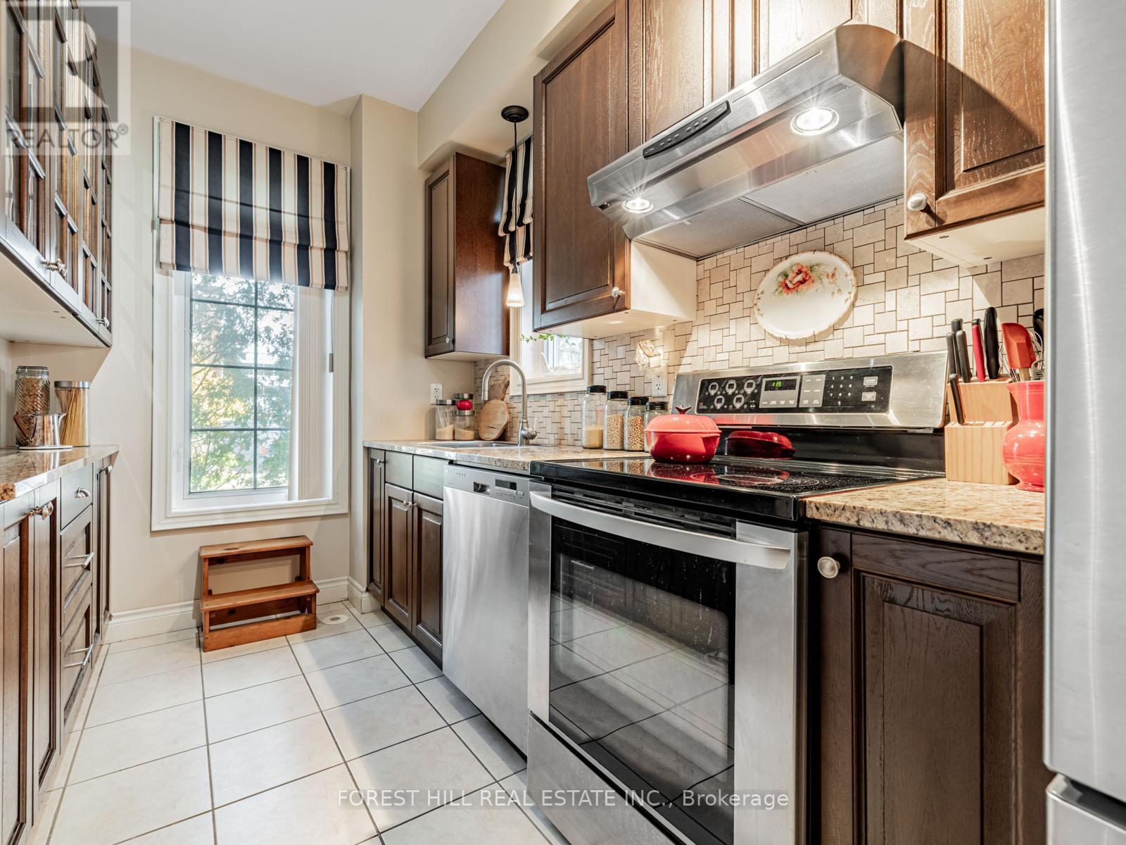 Th-A - 2 Clairtrell Road, Toronto, Ontario  M2N 7H5 - Photo 8 - C12485376