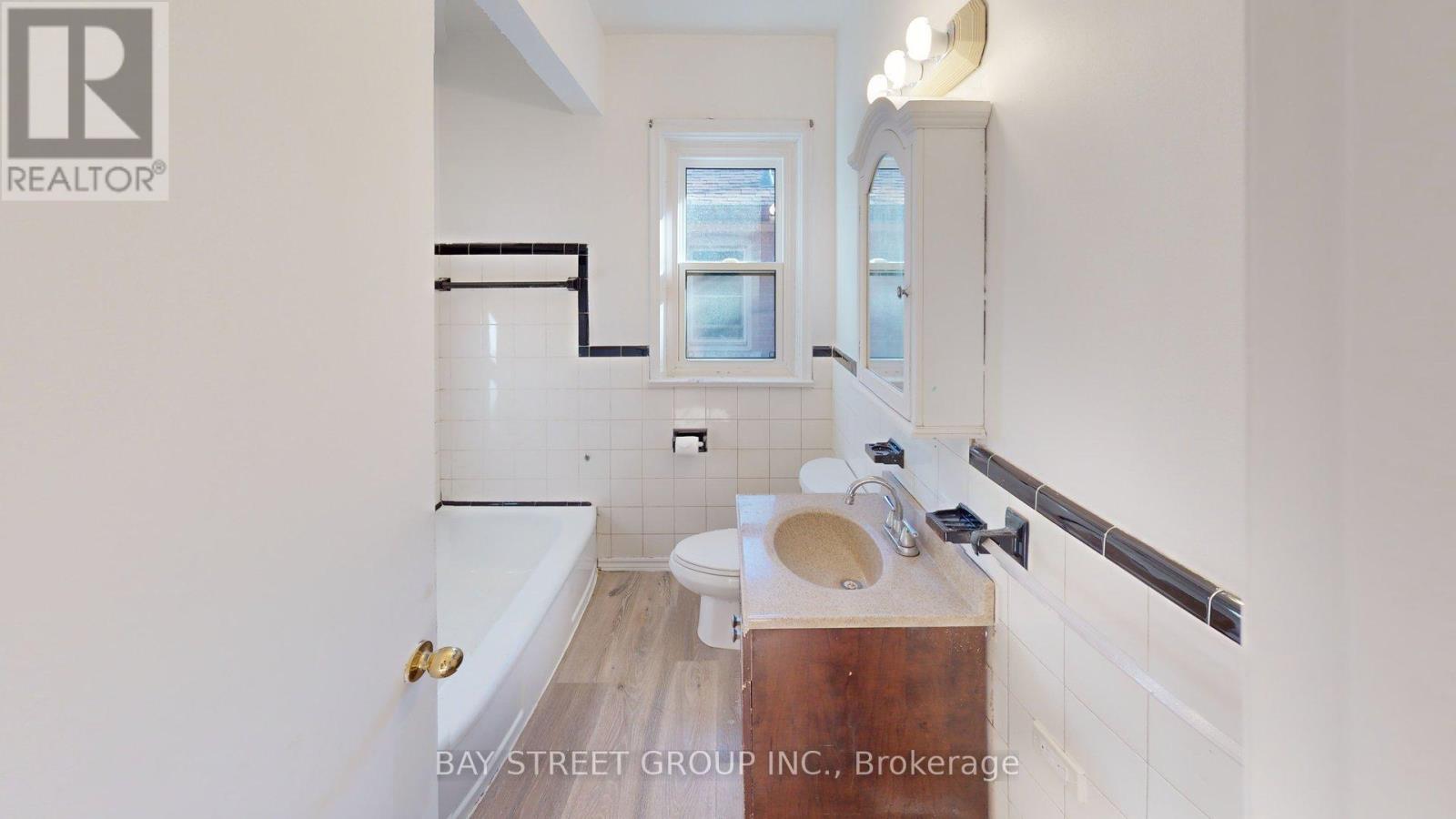 Main - 106 Wye Valley Road, Toronto, Ontario  M1P 2A8 - Photo 5 - E12484939