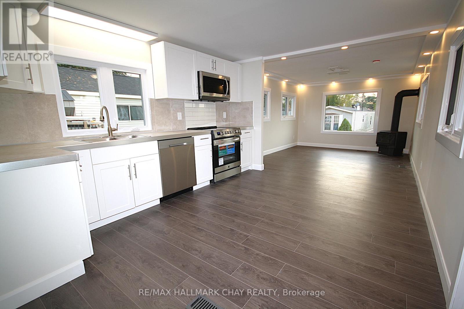 4064 Ash Crescent, Severn, Ontario  L3V 6H4 - Photo 14 - S12476012